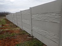 Jak chránit betonový plot před ostrým letním sluncem a UV zářením